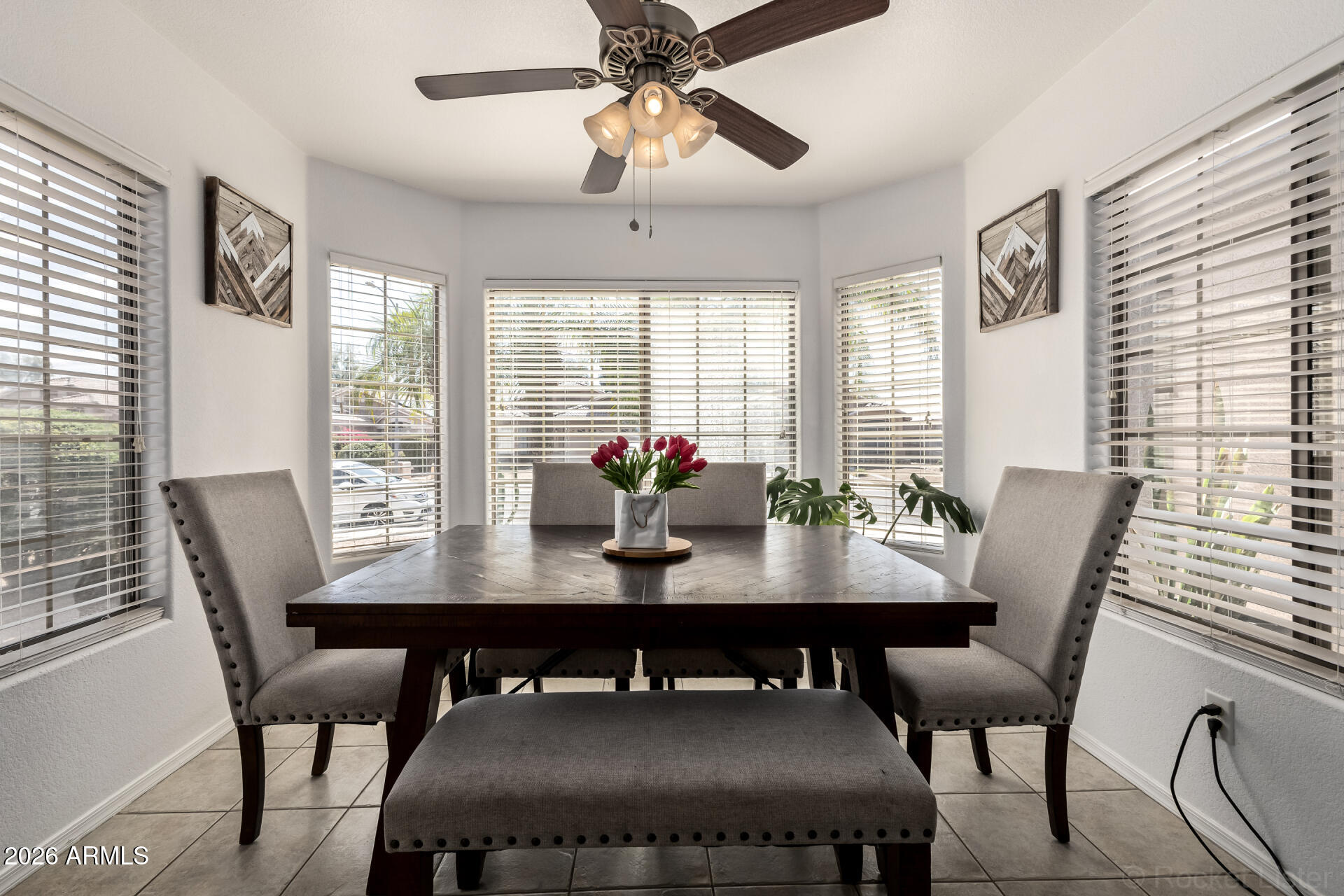 6614 W DESERT HOLLOW Drive