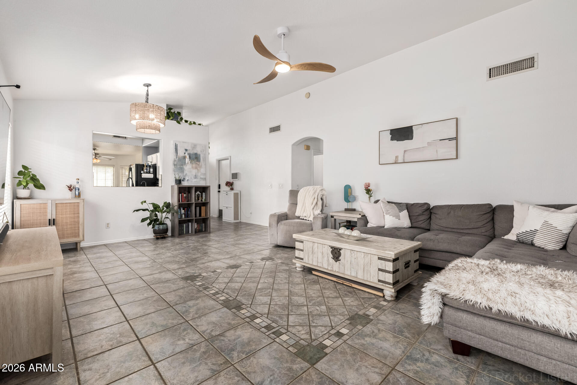 6614 W DESERT HOLLOW Drive