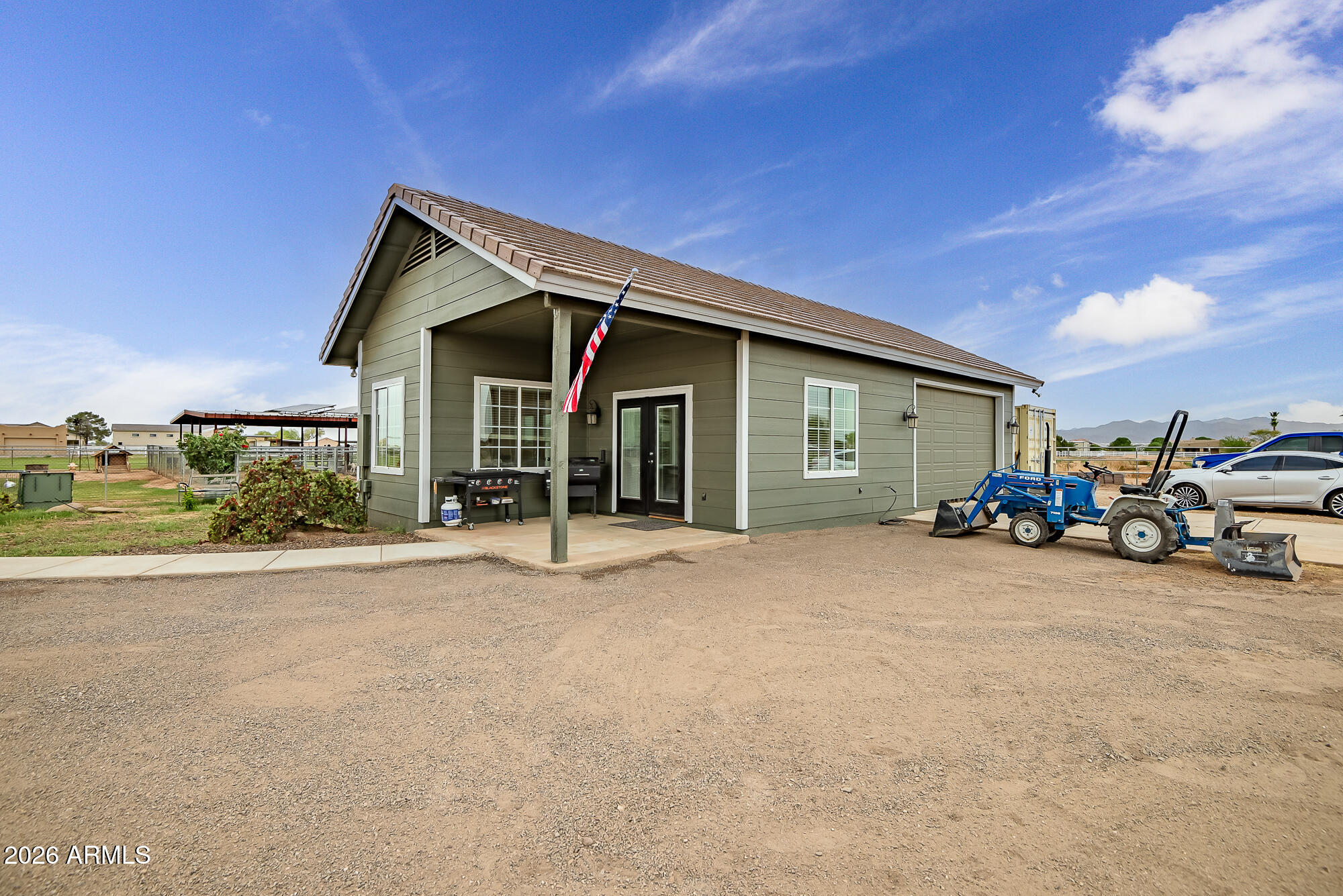 Horse Property deluxe on 2.33 acres - Residential