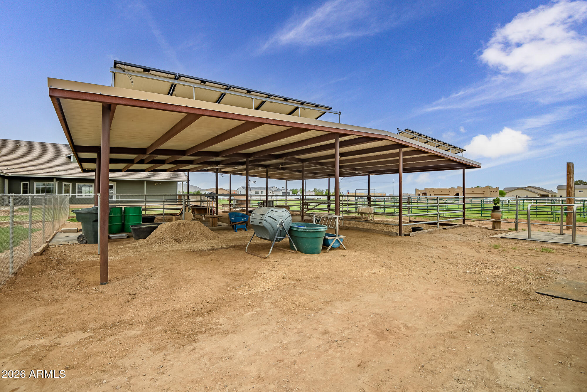 Horse Property deluxe on 2.33 acres - Residential
