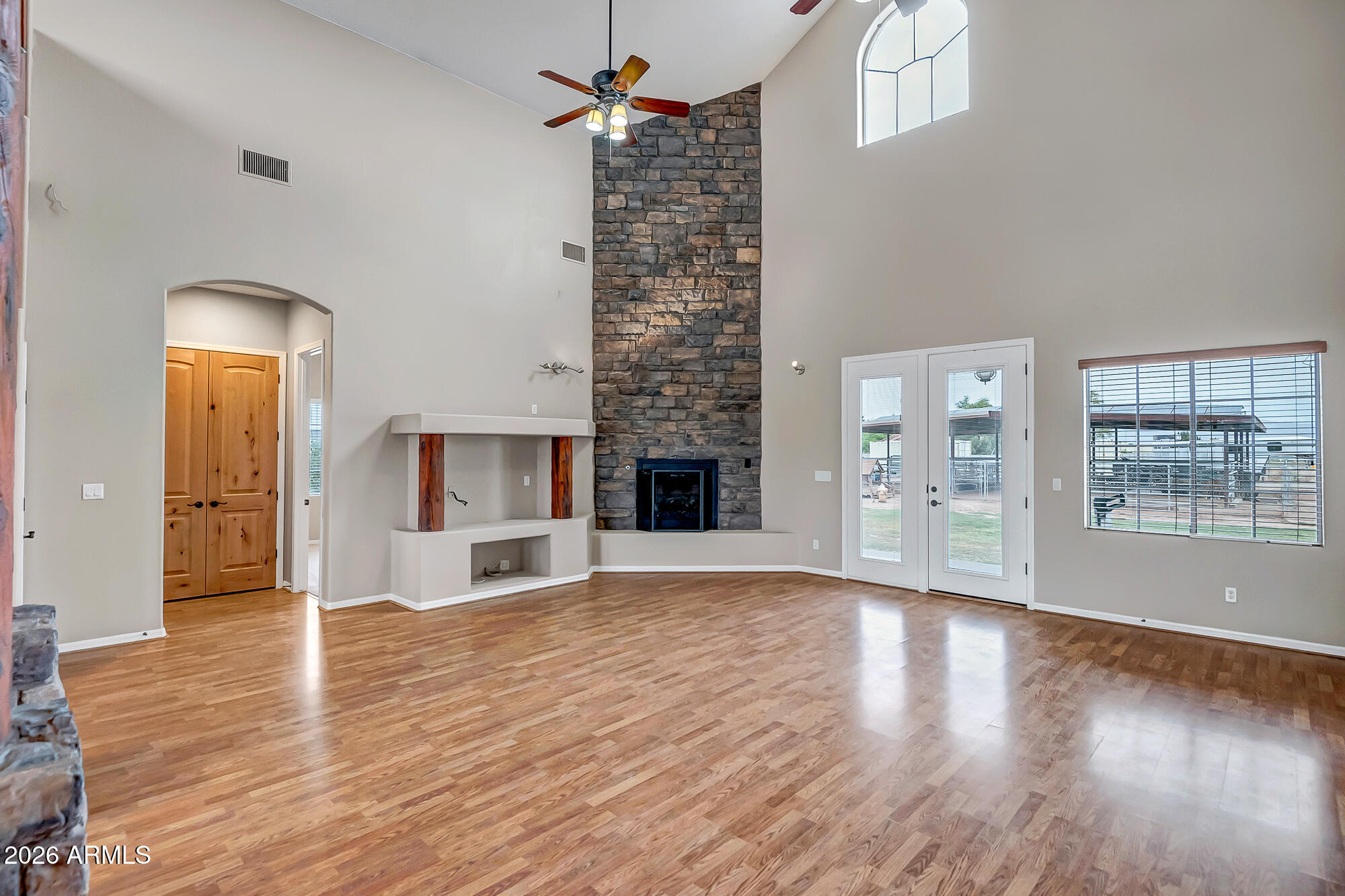 Horse Property deluxe on 2.33 acres - Residential