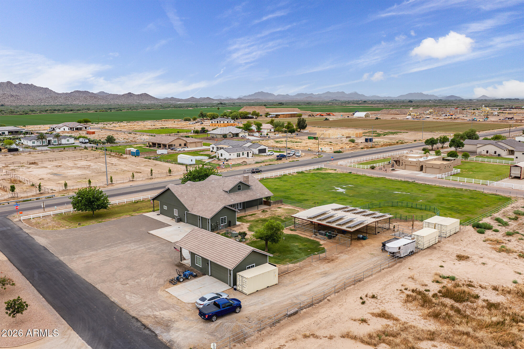 Horse Property deluxe on 2.33 acres - Residential