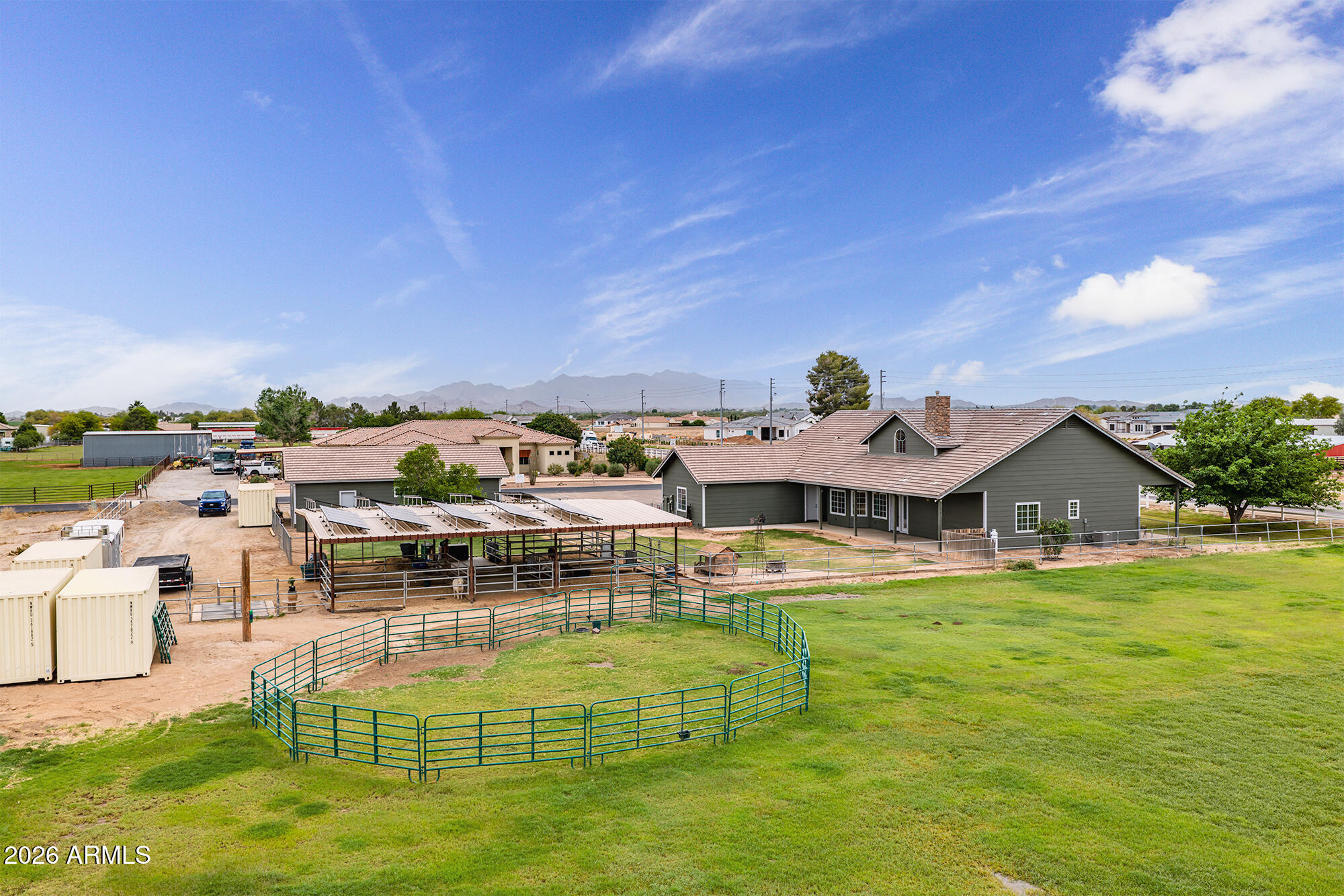 Horse Property deluxe on 2.33 acres - Residential