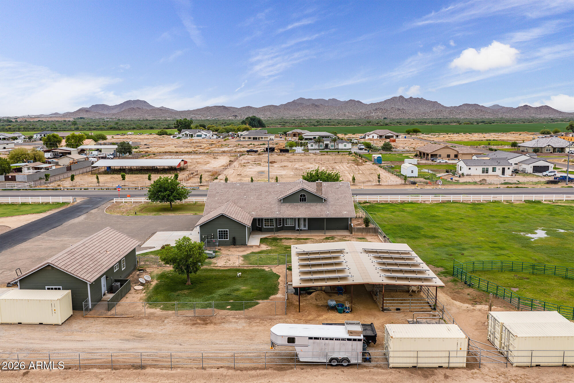 Horse Property deluxe on 2.33 acres - Residential