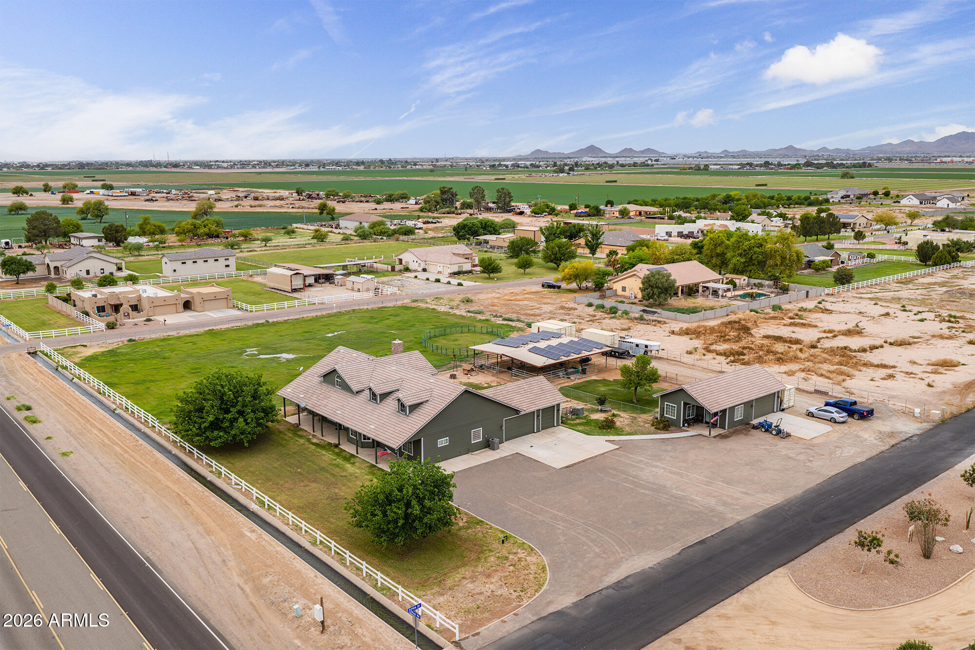 Horse Property deluxe on 2.33 acres - Residential