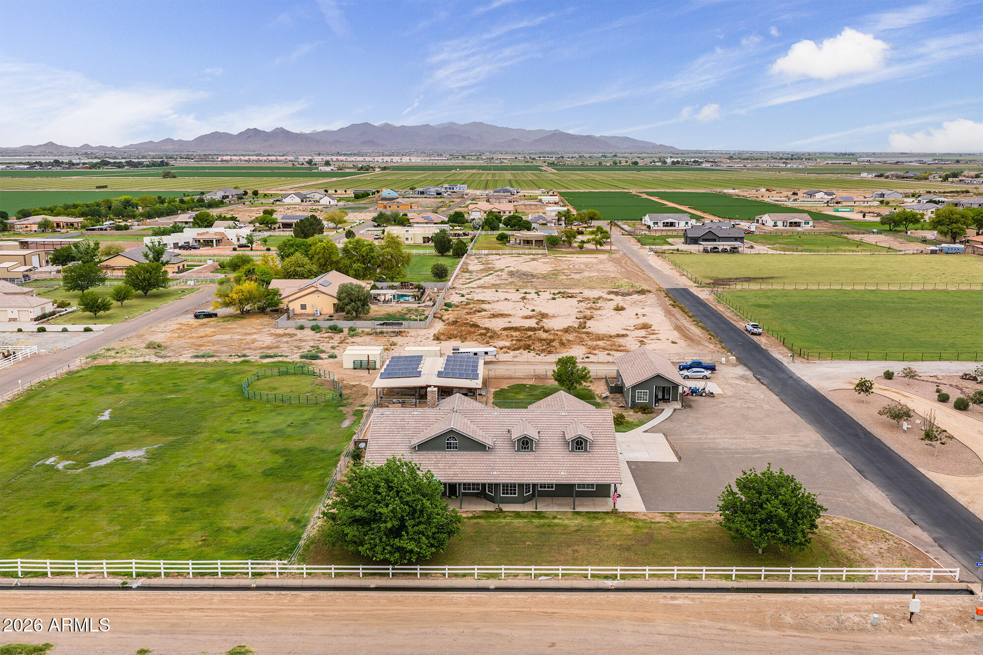 Horse Property deluxe on 2.33 acres - Residential