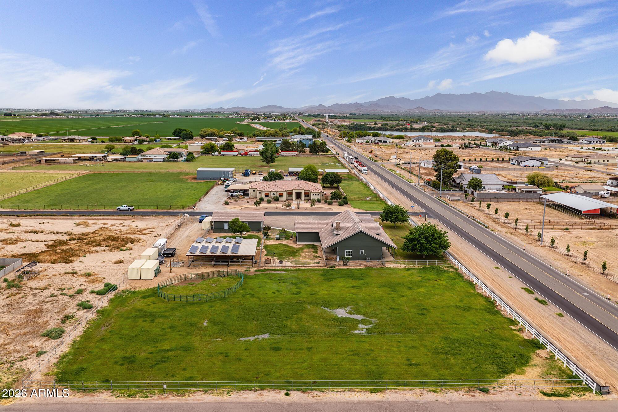 Horse Property deluxe on 2.33 acres - Residential