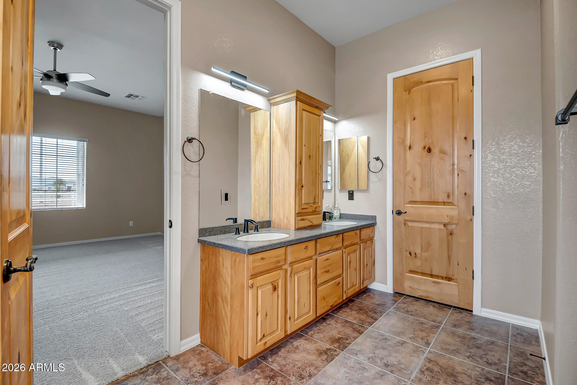 Horse Property deluxe on 2.33 acres - Residential