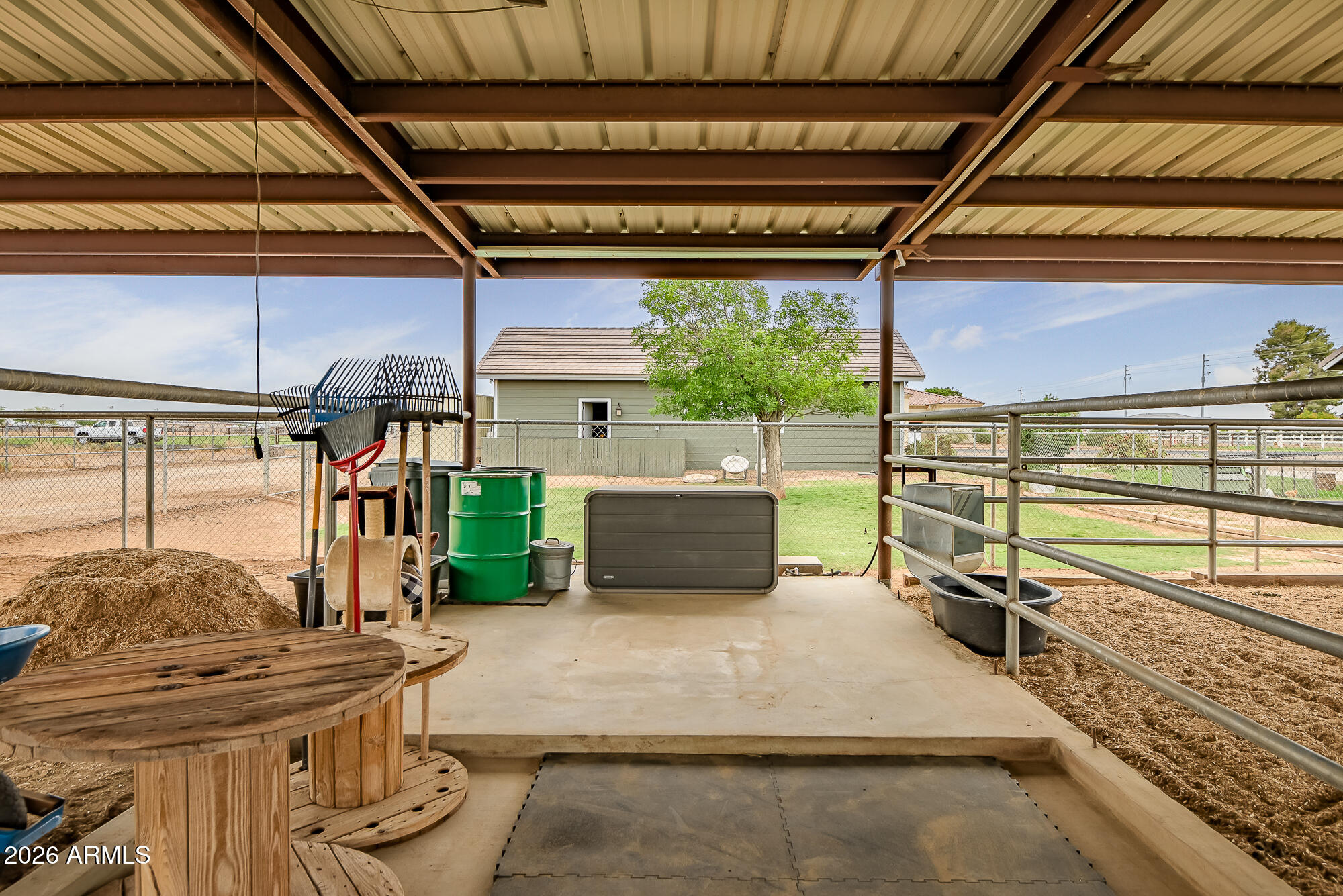 Horse Property deluxe on 2.33 acres - Residential