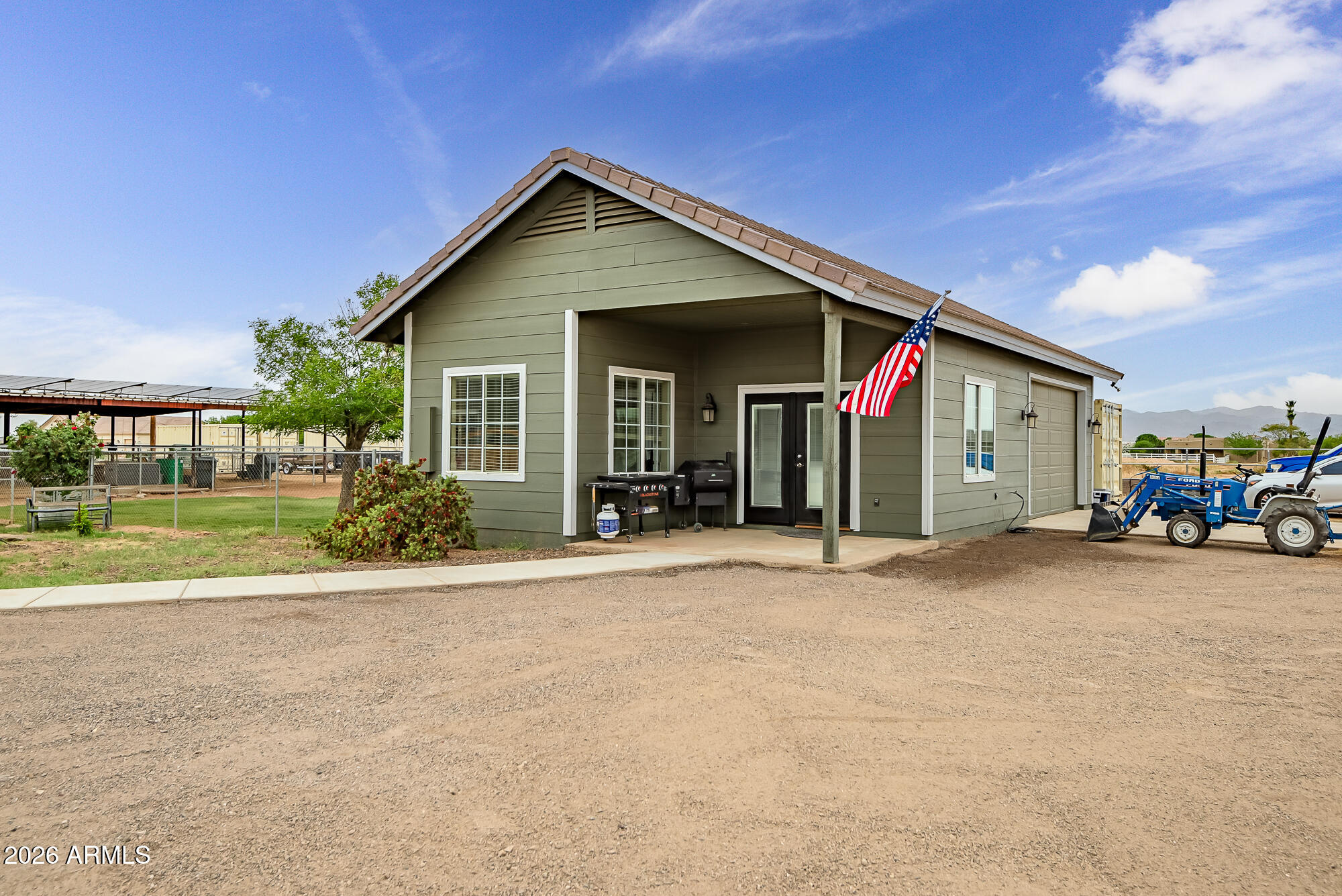Horse Property deluxe on 2.33 acres - Residential