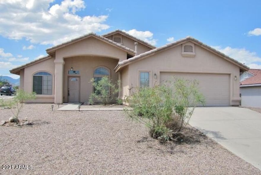 This spacious 4BR/2BA/2.5CG, 1953 sq. ft. home is centrally located in Sierra Vista, AZ minutes from Ft. Huachuca, shopping and Huachuca Mountain Elementary school. The open floor plan has 2 living areas, central A/C and a 2.5 car garage.  The premium corner lot is a perfect location with no neighbors directly  to the West,  East, or South. The large backyard has beautiful views of the Huachuca Mountains.  Call today.