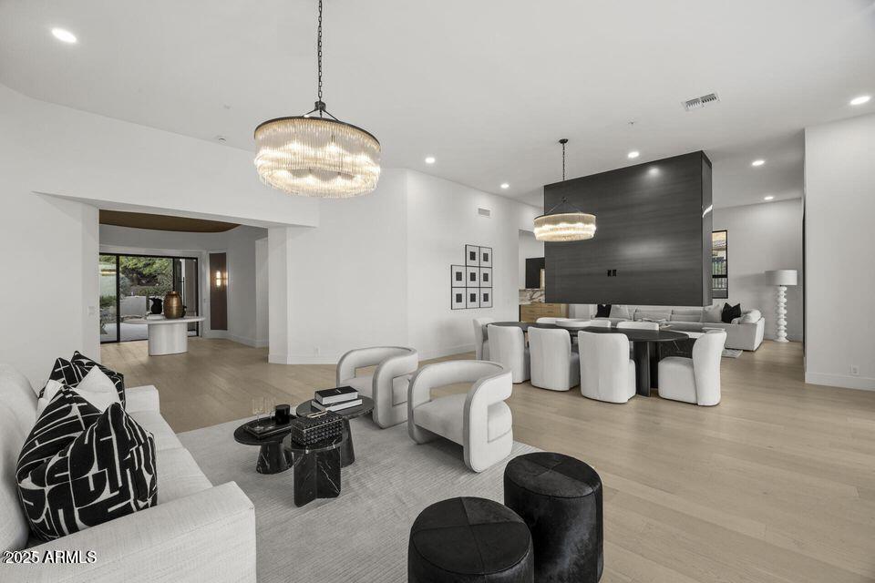 SCOTTSDALE MOUNTAIN - Residential