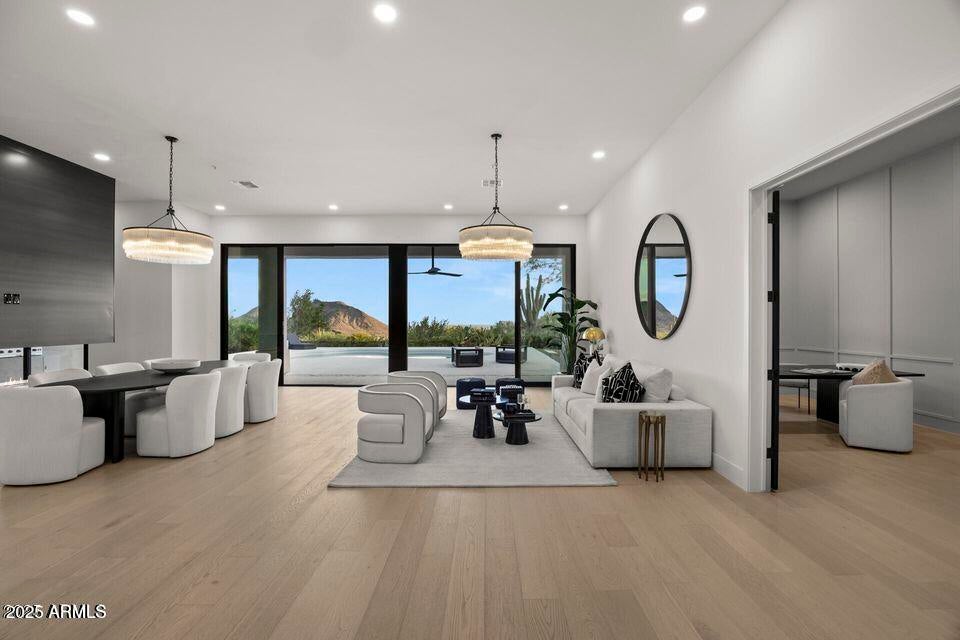 SCOTTSDALE MOUNTAIN - Residential