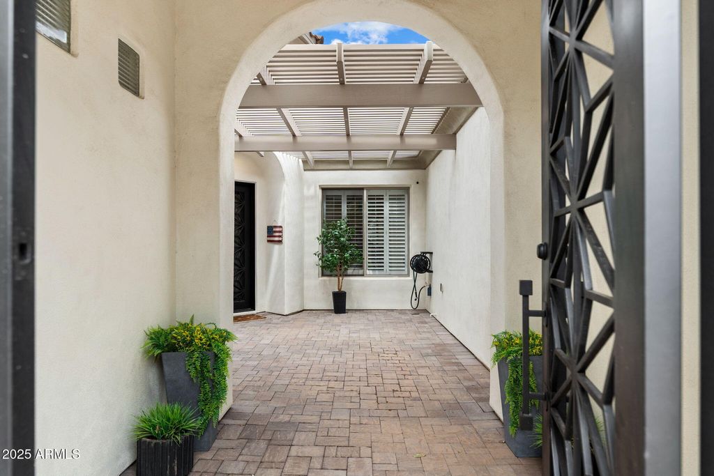 Photo of 4636 E Carriage Court, Gilbert, AZ 85297 (MLS # 6926220)