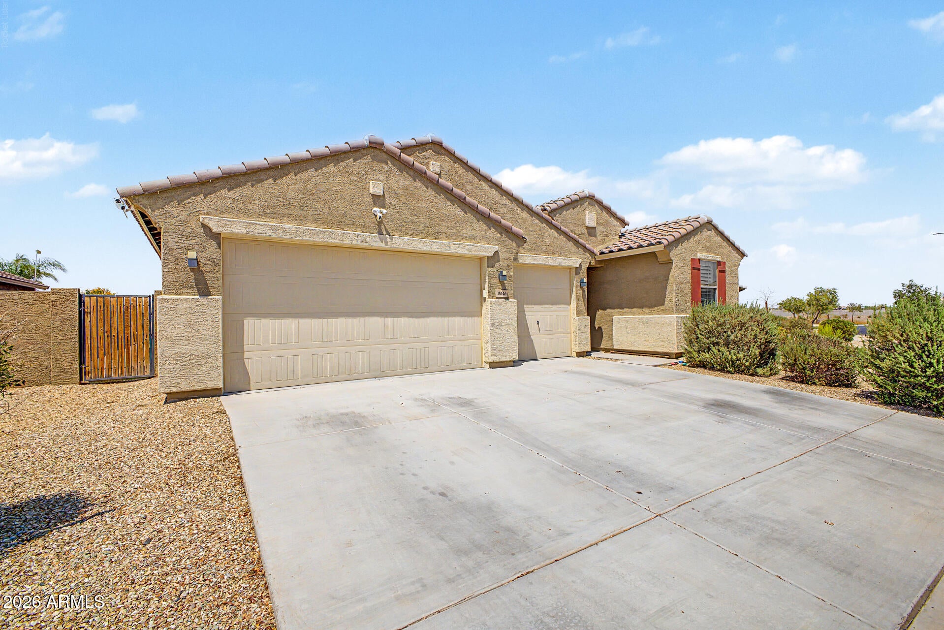 18146 W ROBIN Lane