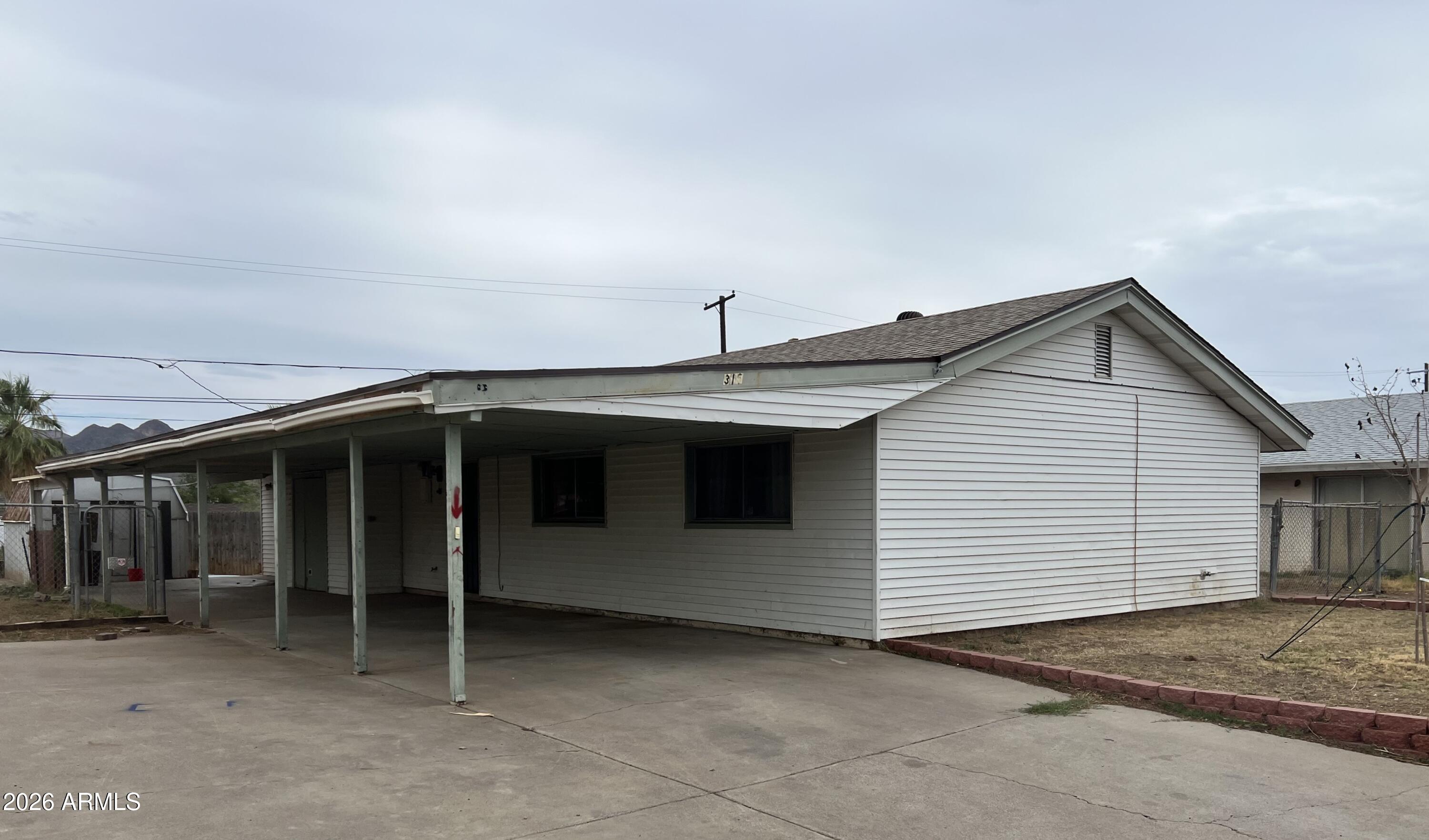 Photo 1 of 9 — 315 W FAIRHAVEN Road, Kearny, AZ 85137