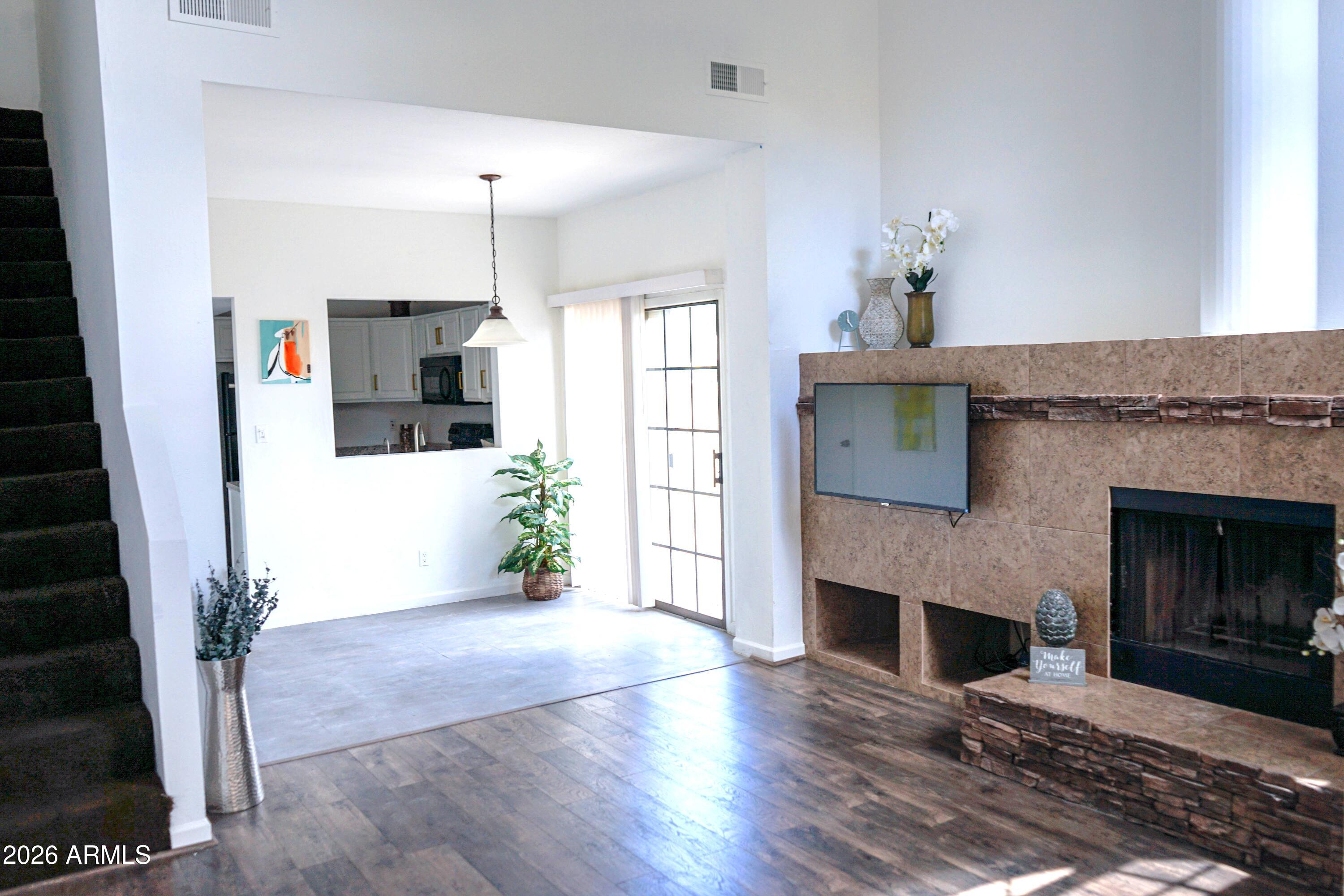 1126 W ELLIOT Road 1066