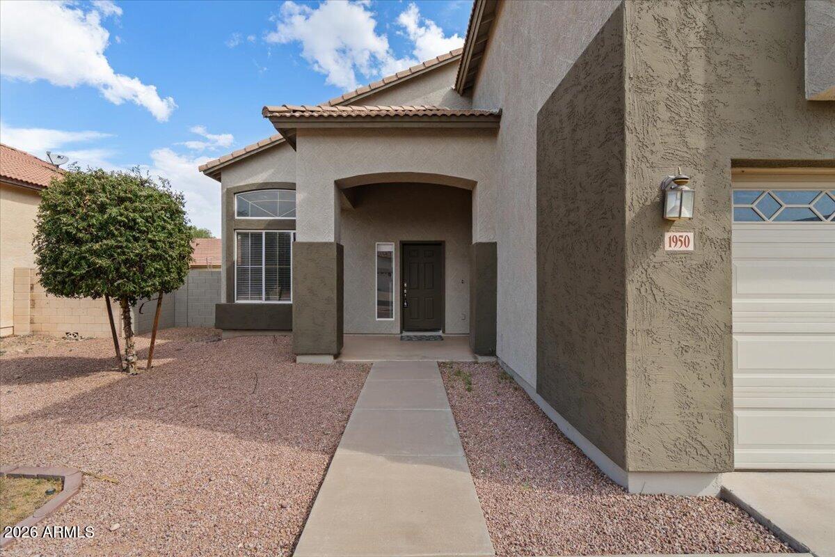 1950 E Los Alamos Street