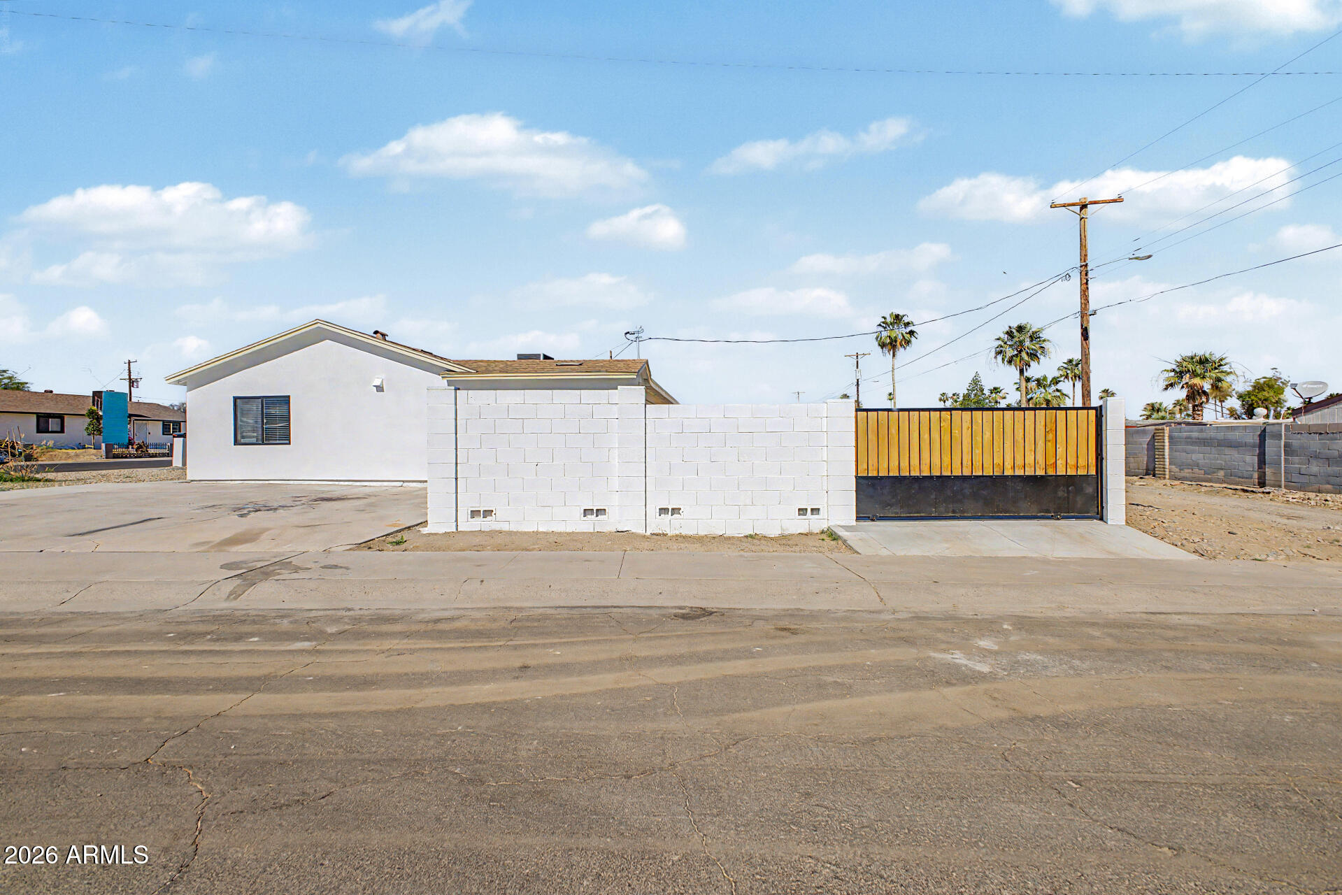 428 E DESERT Drive