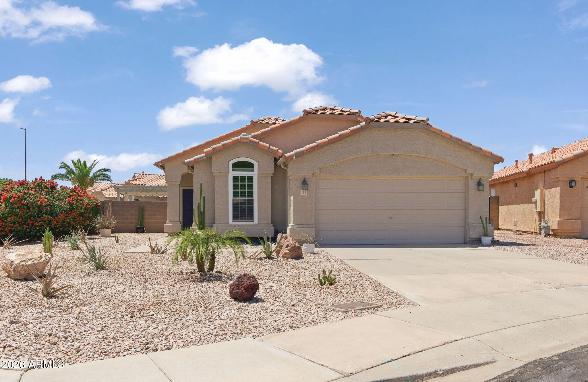 100 S SANDSTONE Street