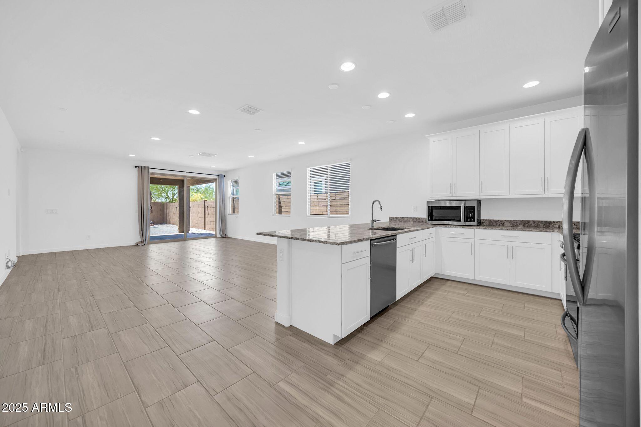 2033 W BURNSIDE Trail