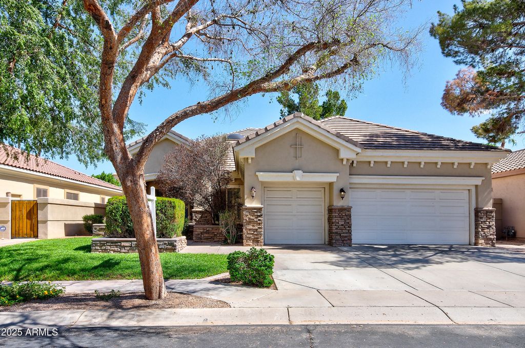 Photo of 8015 S Michele Lane, Tempe, AZ 85284 (MLS # 6918590)