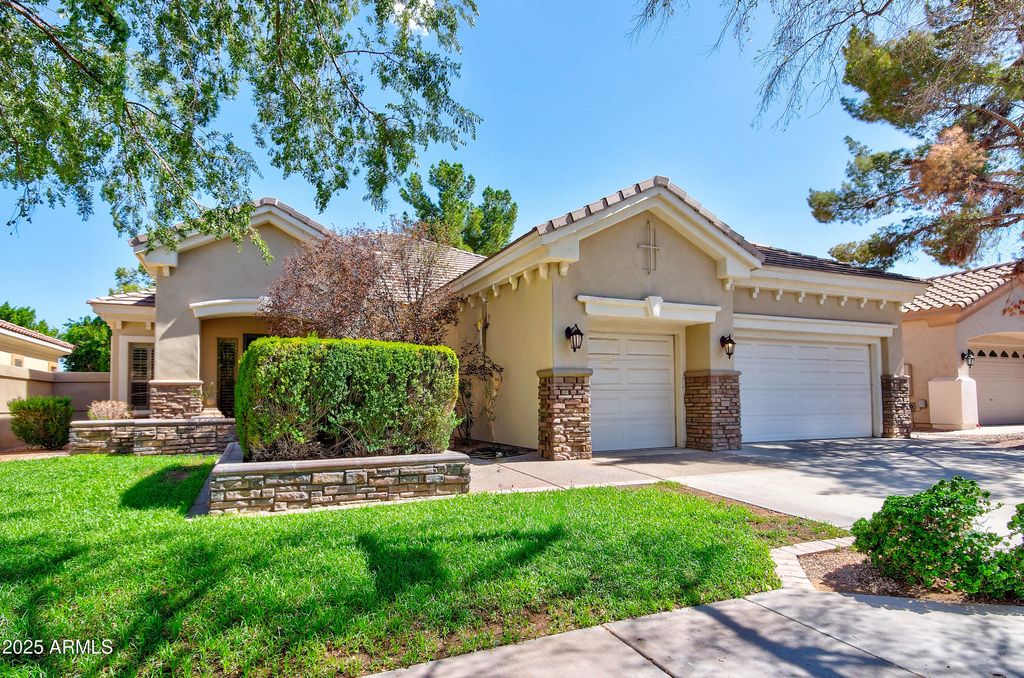 Photo of 8015 S Michele Lane, Tempe, AZ 85284 (MLS # 6918590)