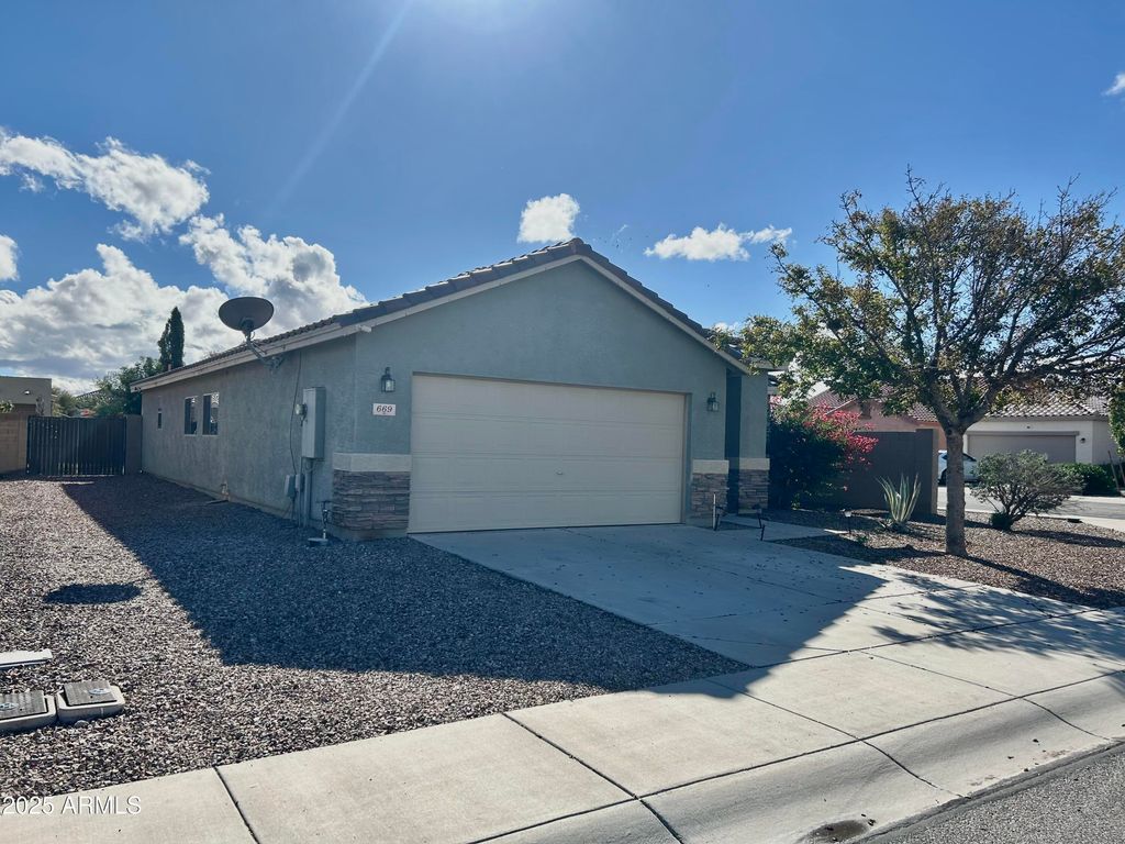 Photo of 669 W Silver Reef Court, Casa Grande, AZ 85122 (MLS # 6950917)