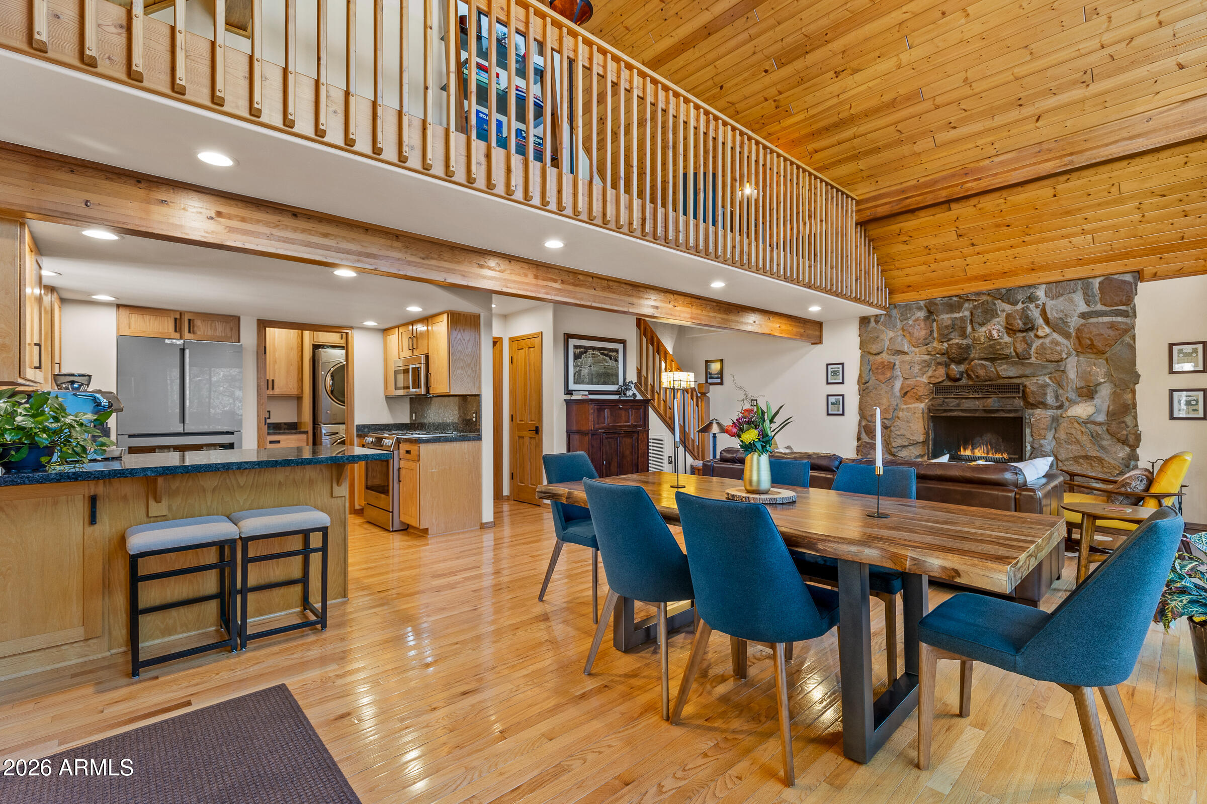 945 E MUNDS CANYON Road