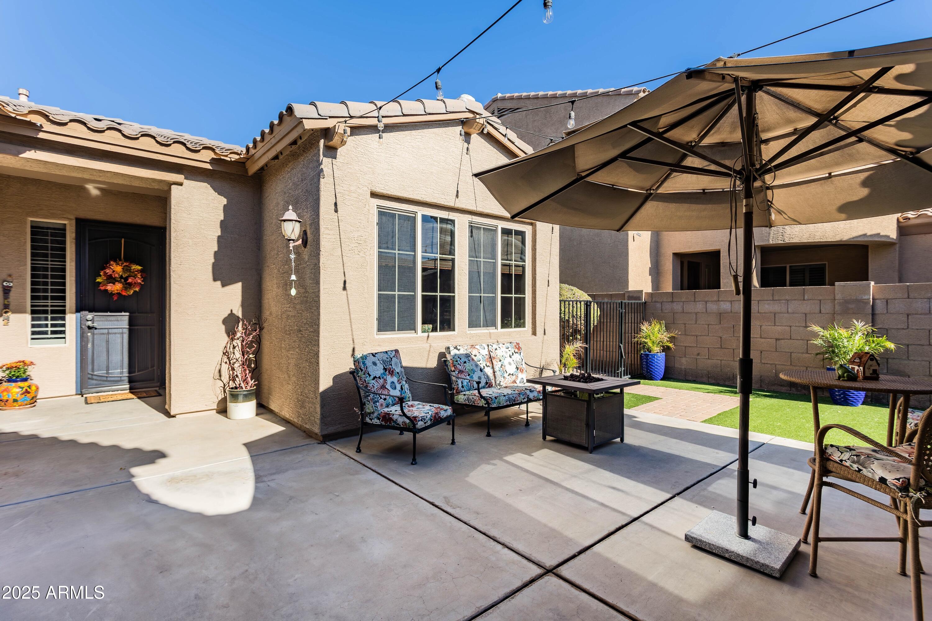 2554 E HONEYSUCKLE Place