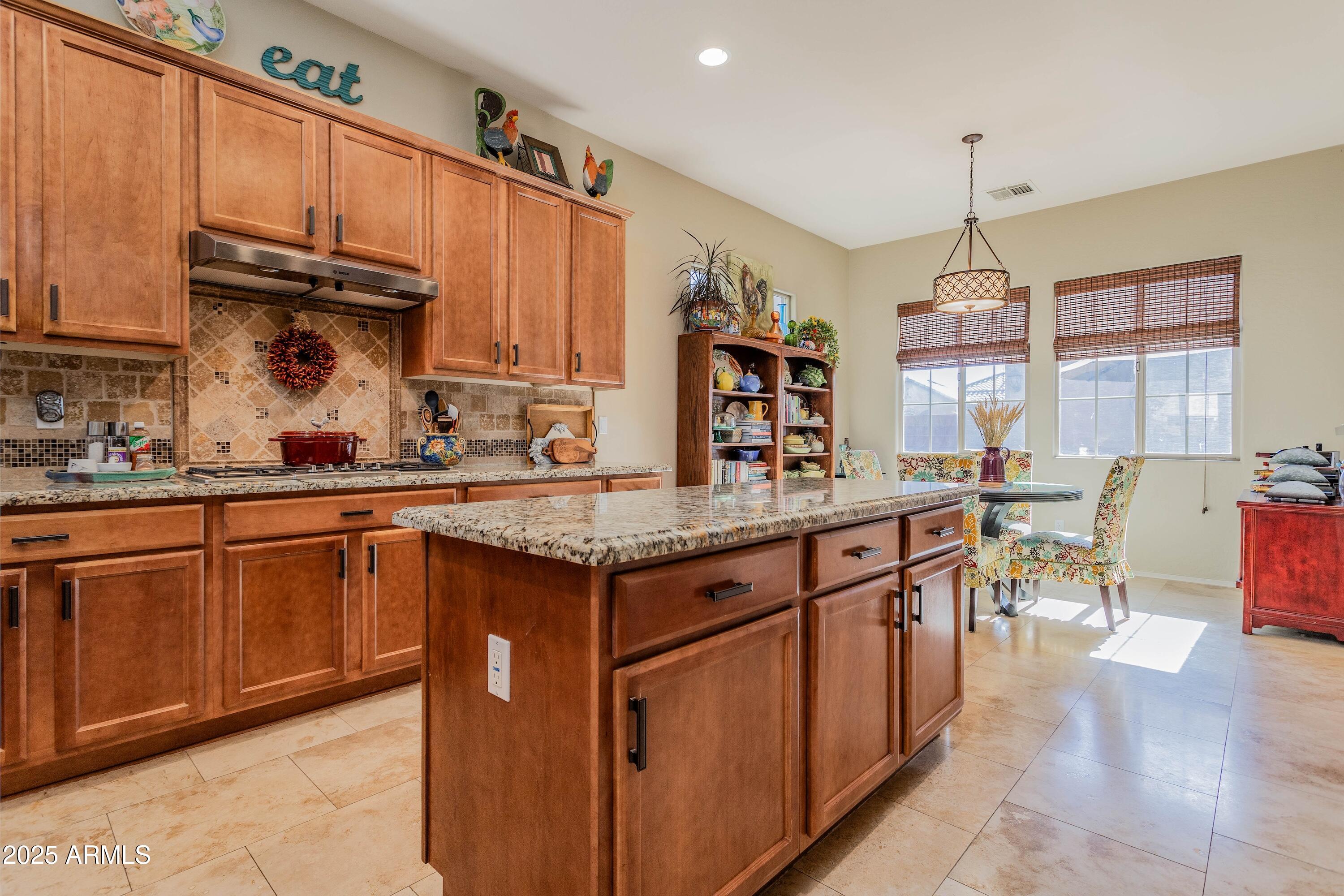 2554 E HONEYSUCKLE Place