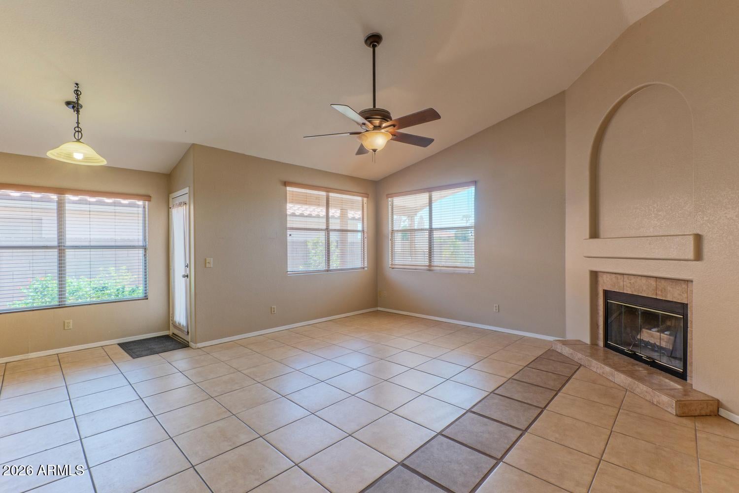 7573 W KERRY Lane