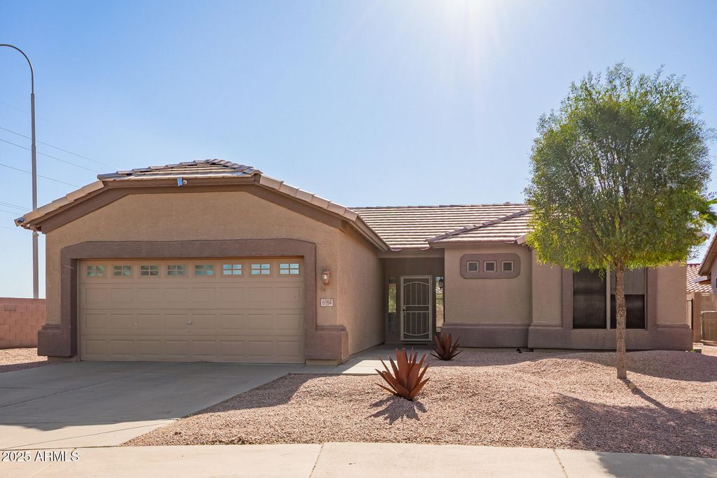 Photo of 6984 S Newport Court, Chandler, AZ 85249 (MLS # 6991402)