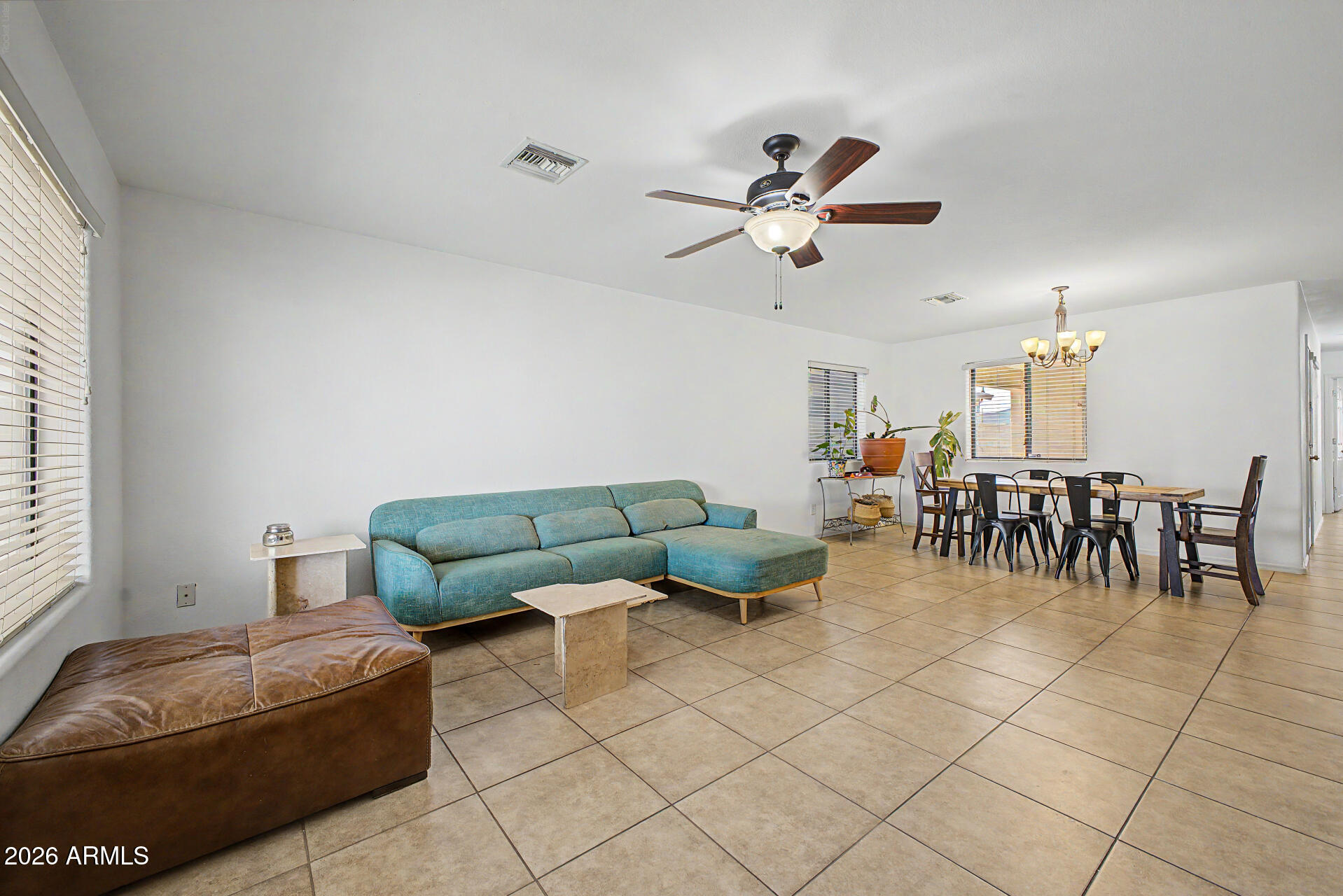 2743 E TAMARISK Avenue