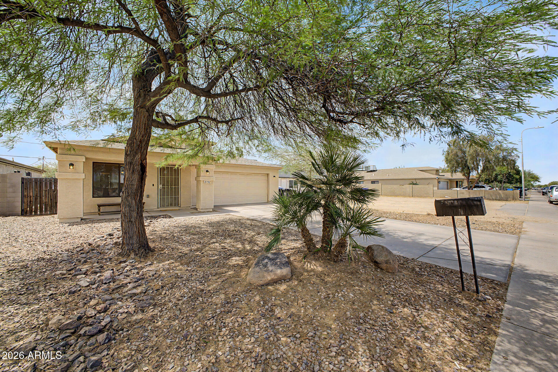 2743 E TAMARISK Avenue