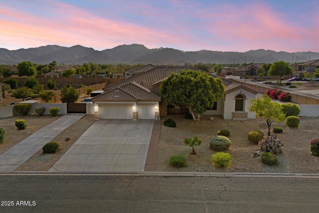 Photo of 10420 N Erin Court, Waddell, AZ 85355 (MLS # 6891539)
