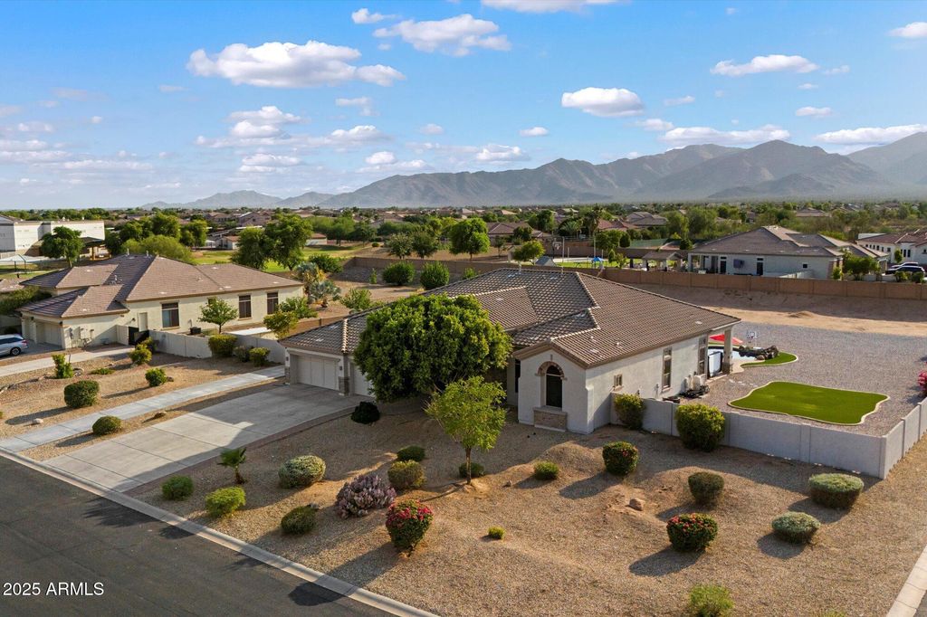 Photo of 10420 N Erin Court, Waddell, AZ 85355 (MLS # 6891539)