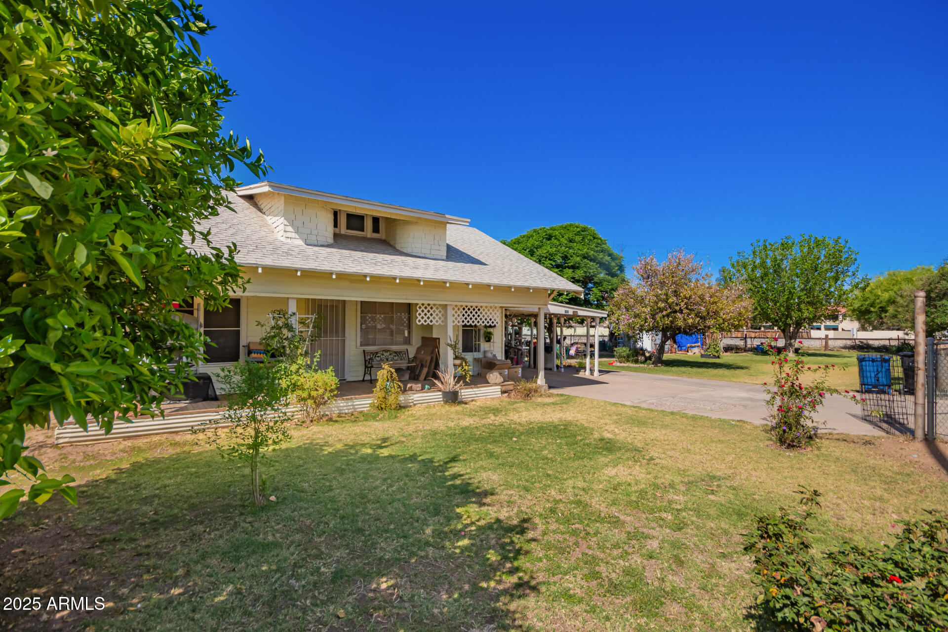 134 E ELLIOT Road