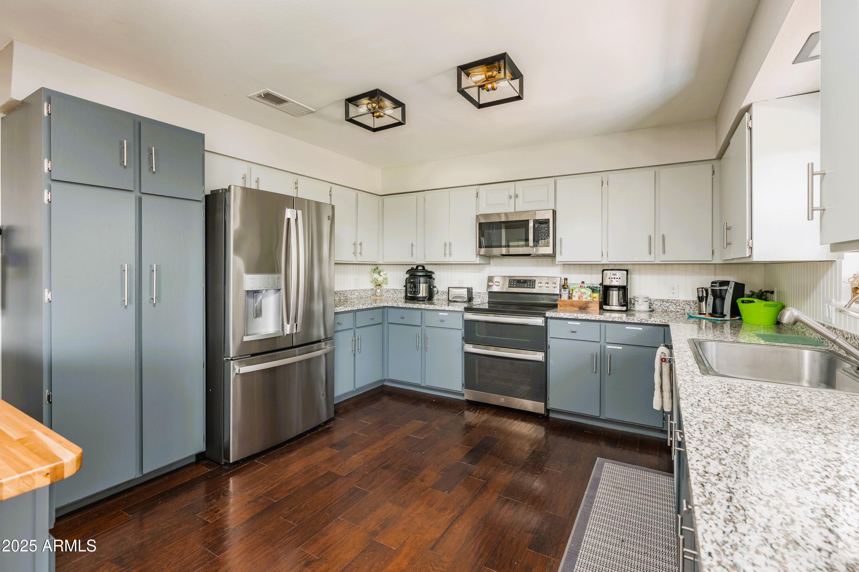 Cottonwood, Arizona 86326, United States, 5 Bedrooms Bedrooms, ,3 BathroomsBathrooms,Residential,Active,212290