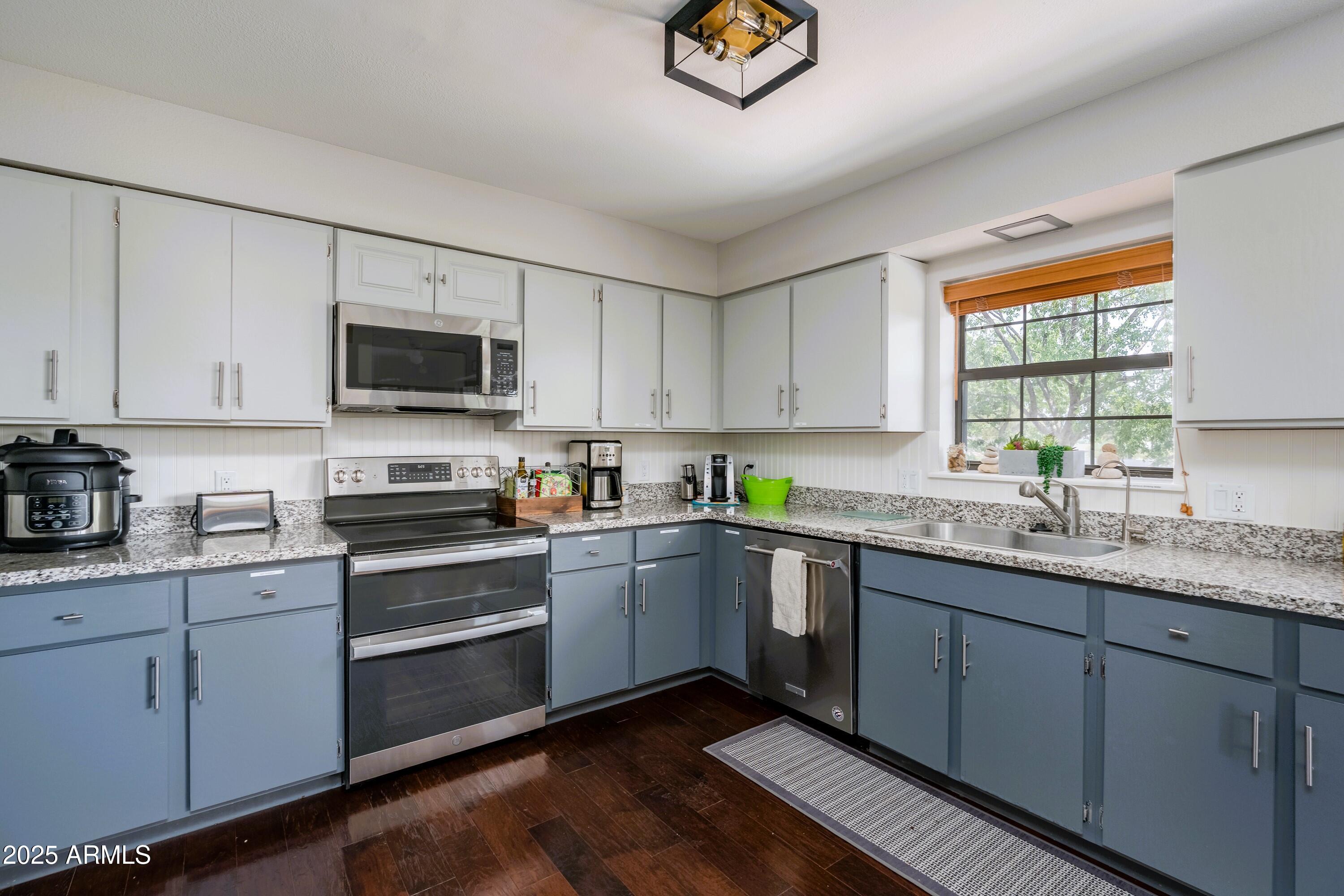 Cottonwood, Arizona 86326, United States, 5 Bedrooms Bedrooms, ,3 BathroomsBathrooms,Residential,Active,212290