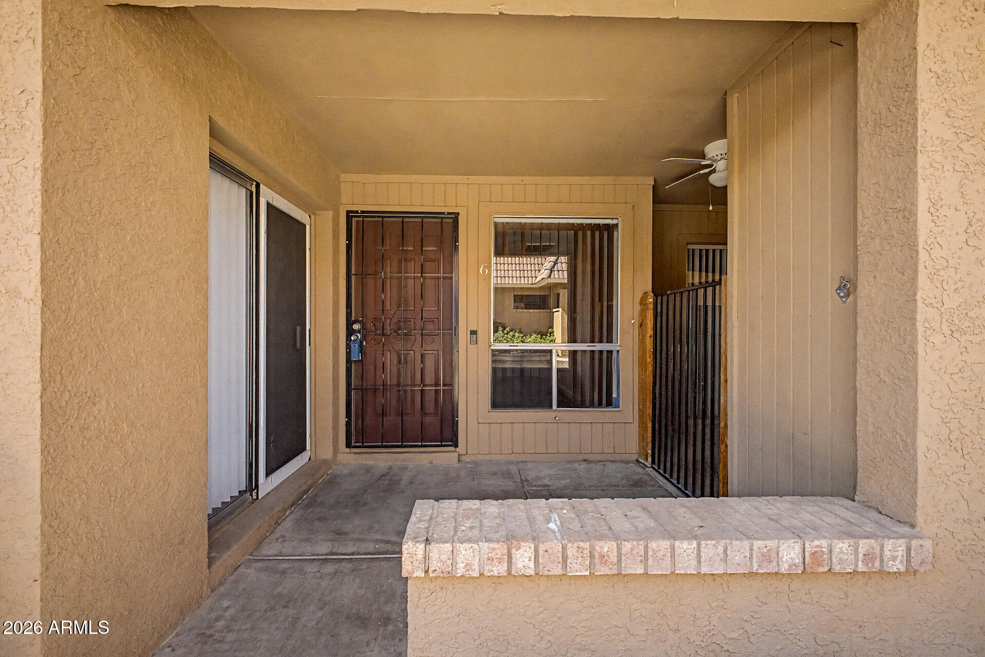 408 W PONTIAC Drive 6