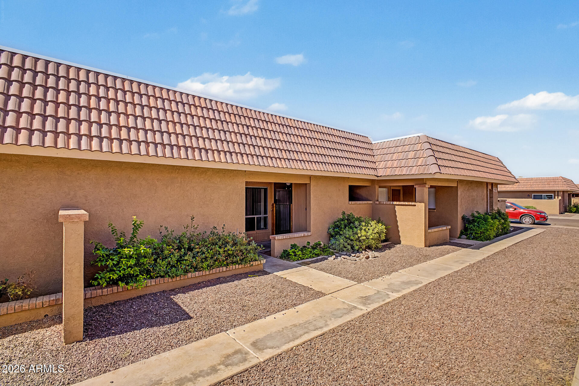 408 W PONTIAC Drive 6