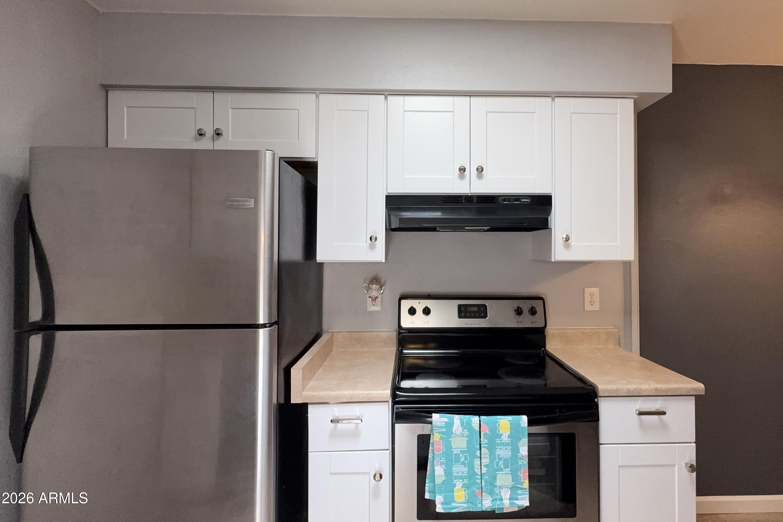 408 W PONTIAC Drive 6
