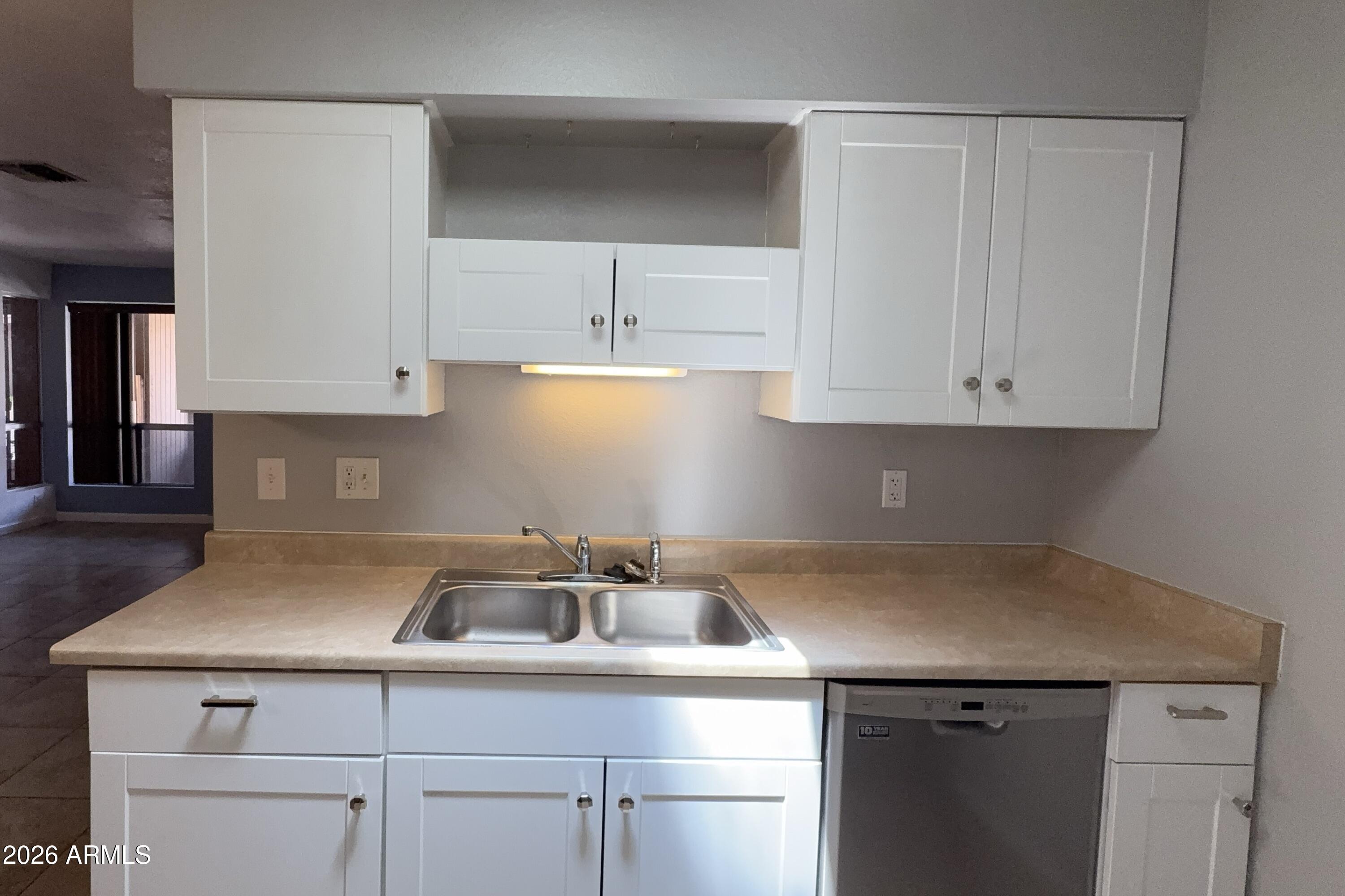 408 W PONTIAC Drive 6