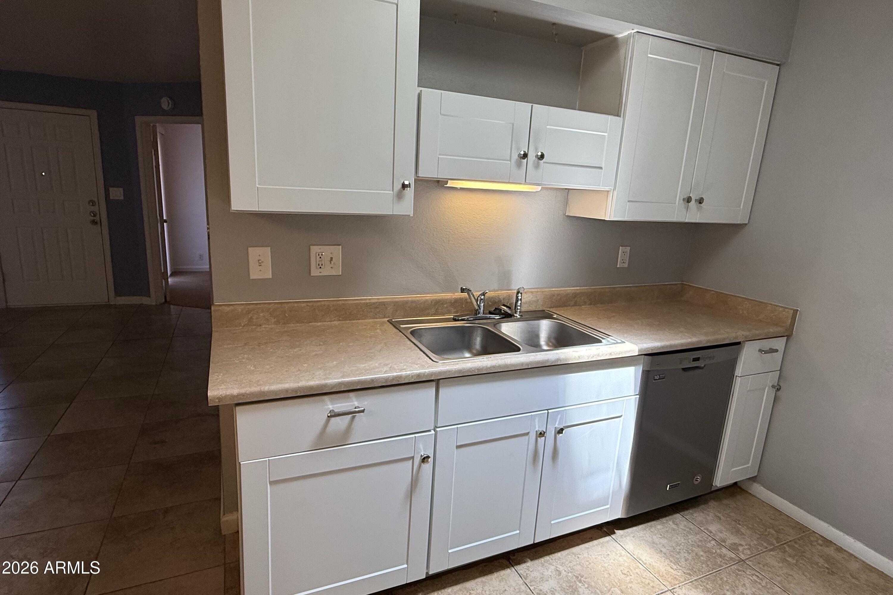 408 W PONTIAC Drive 6