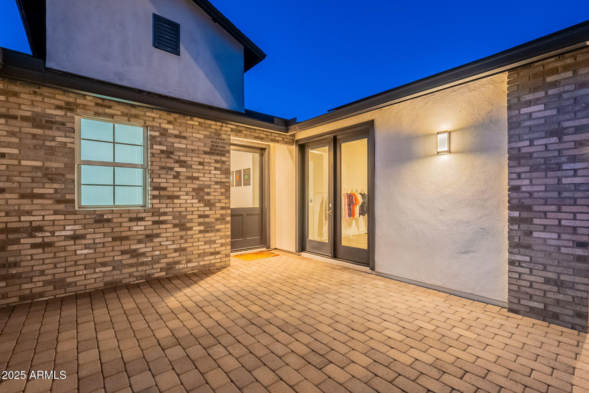 3834 E CLARENDON Avenue