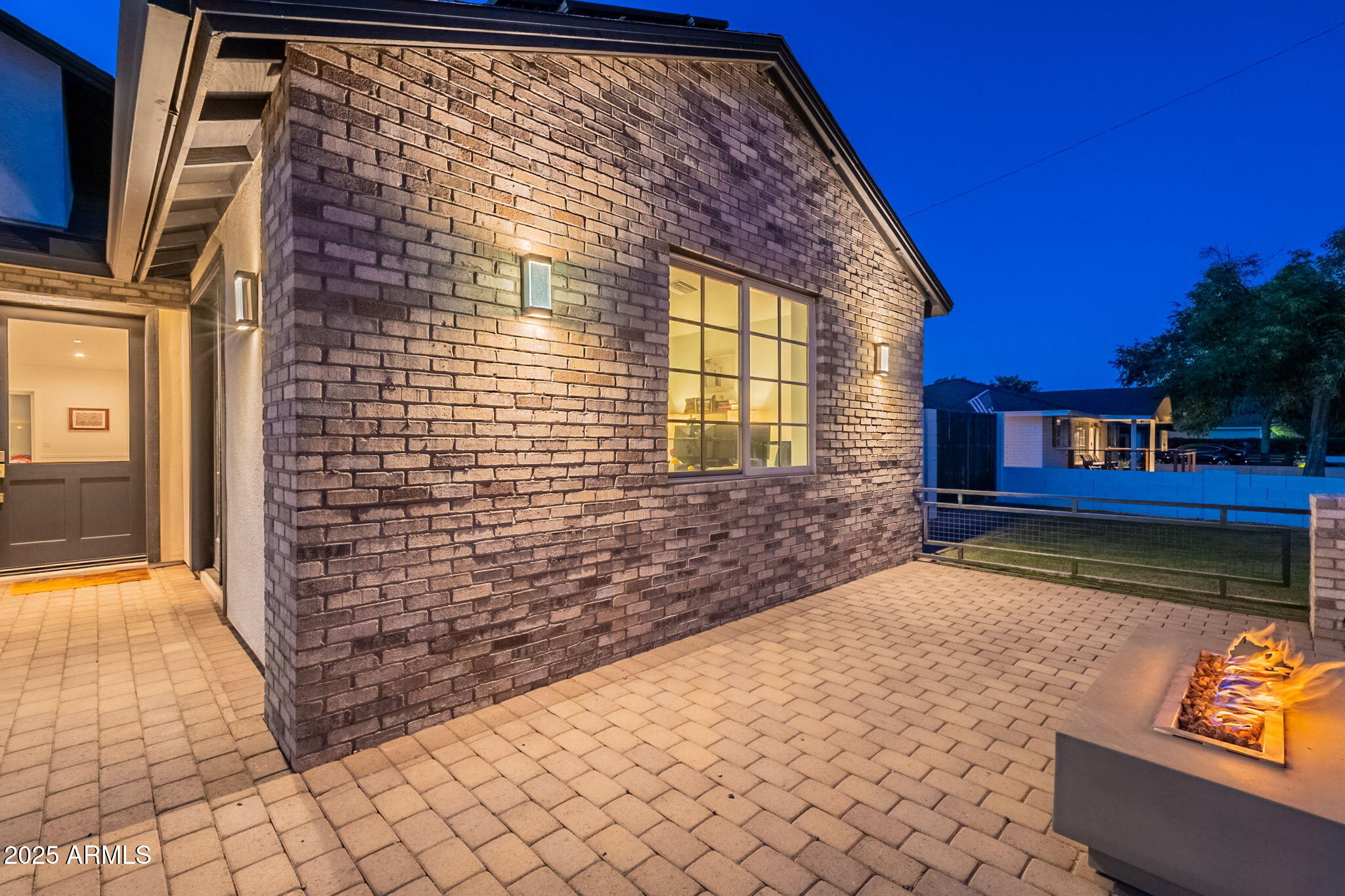 3834 E CLARENDON Avenue