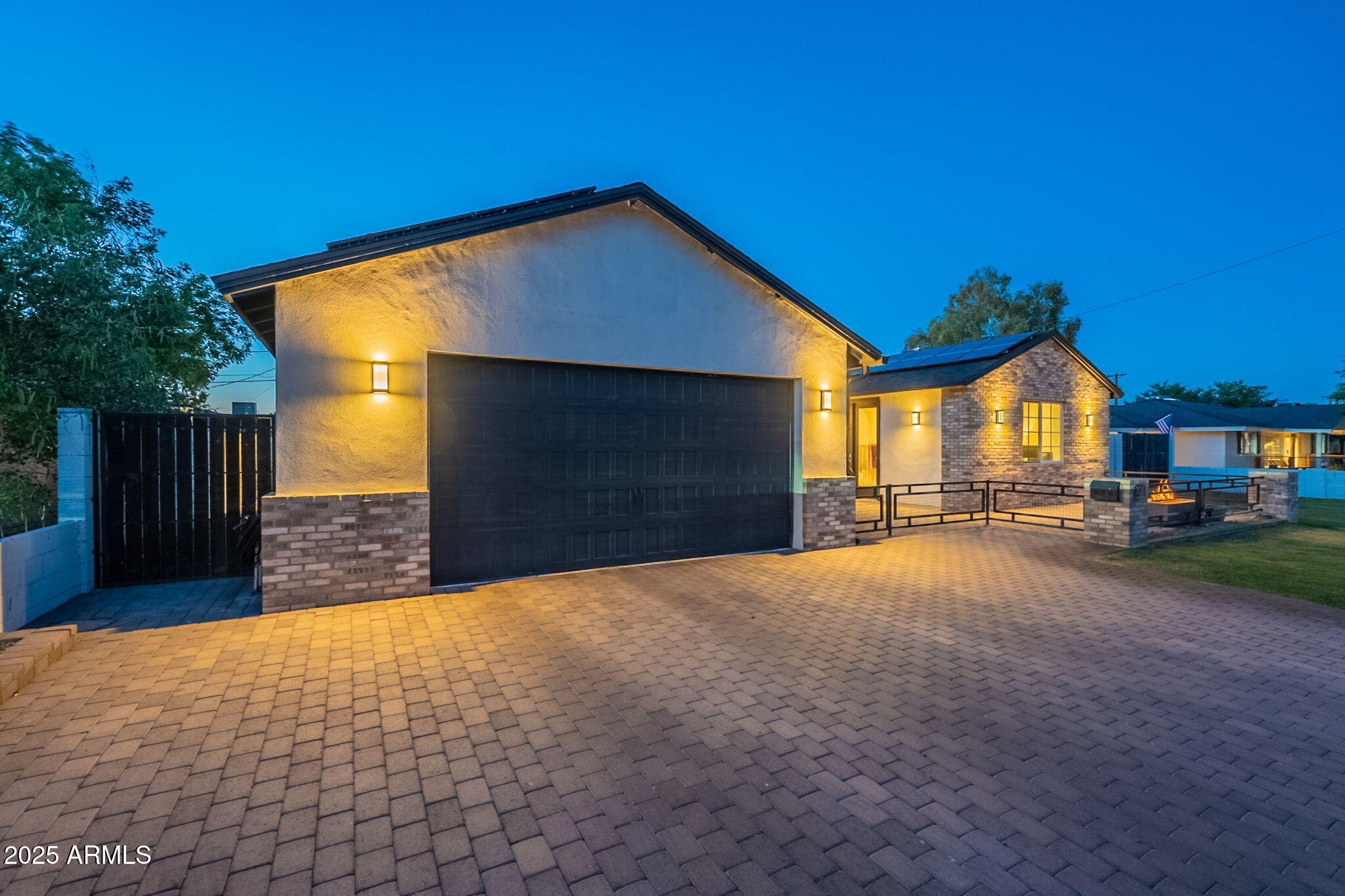 3834 E CLARENDON Avenue