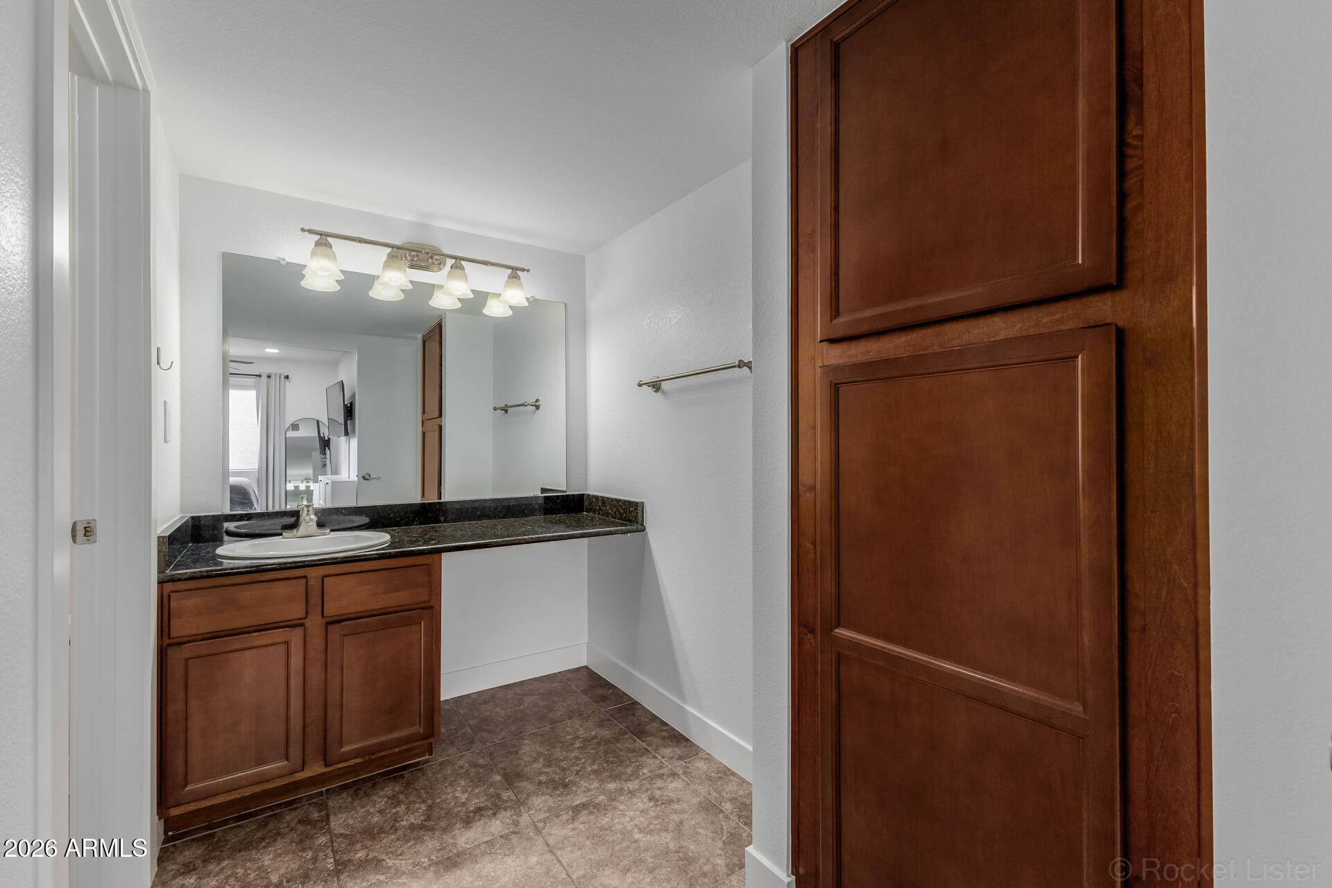 LAS COLINAS - Residential