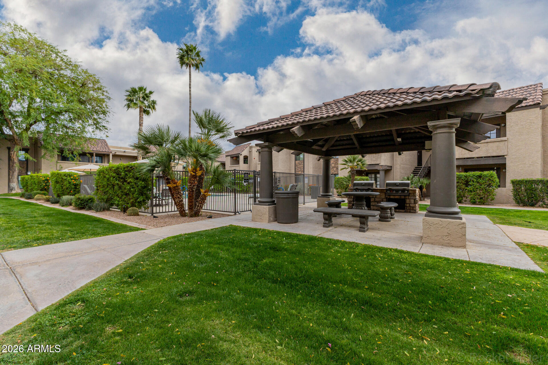 LAS COLINAS - Residential